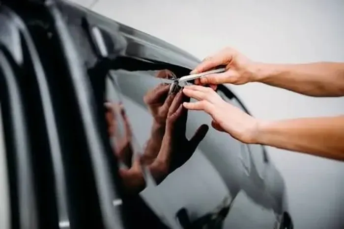 CONTRATAÇÃO IMEDIATA: APLICADOR DE INSULFILM AUTOMOTIVA (PELÍCULA)