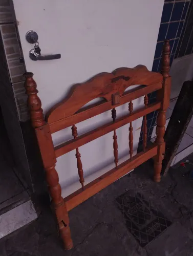 Cama de madeira solteiro