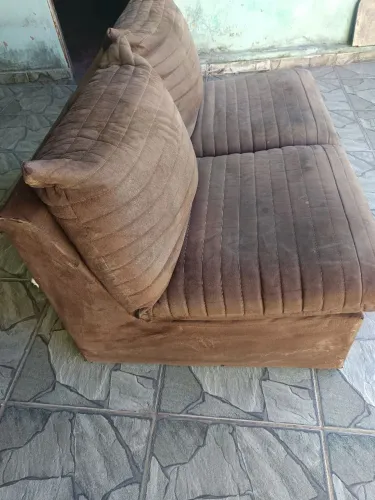 Sofá em chenille dois lugares