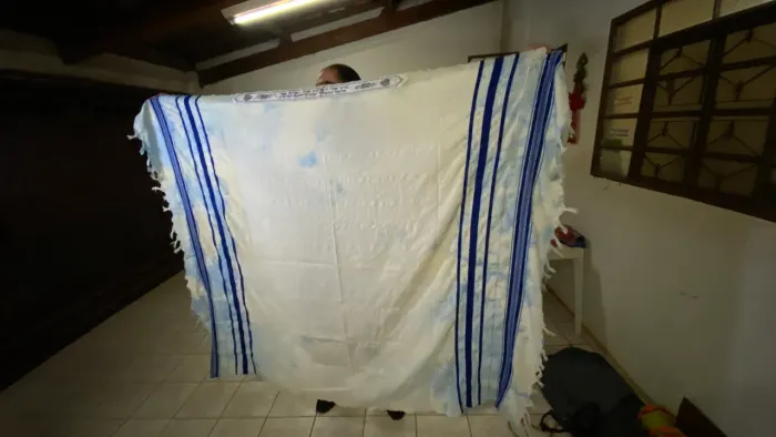 Talit (xale de oração judaico com abotoaduras e bolsa de plástico)