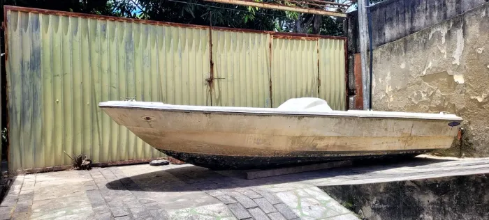 Barco de fibra / motor de 35 HP
