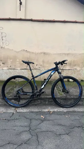 Bicicleta Oggi - Aro 29 - 20 marchas - Quadro 17 - Kit shimano