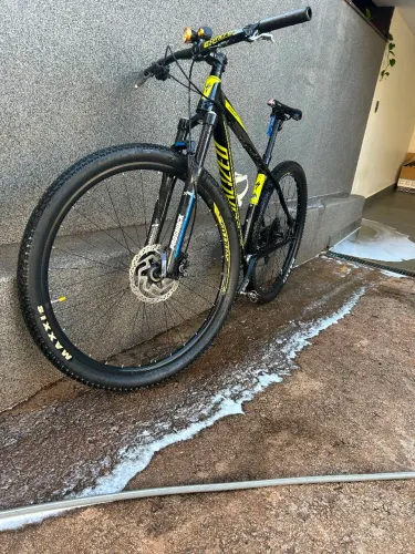 bicicleta com peças de alta performance