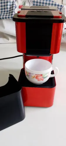 Cafeteira três corações + 20 cápsulas