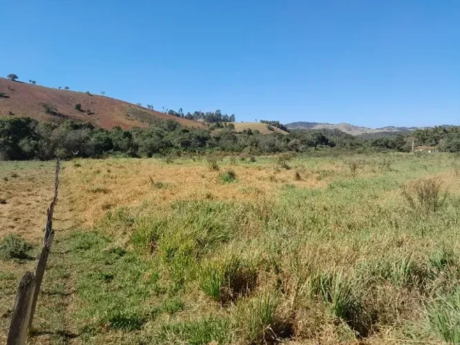 ÓTIMA OPORTUNIDADE - Vendo Sítio (48.4000m2) 100% plano com mina - São Luiz do Paraitinga