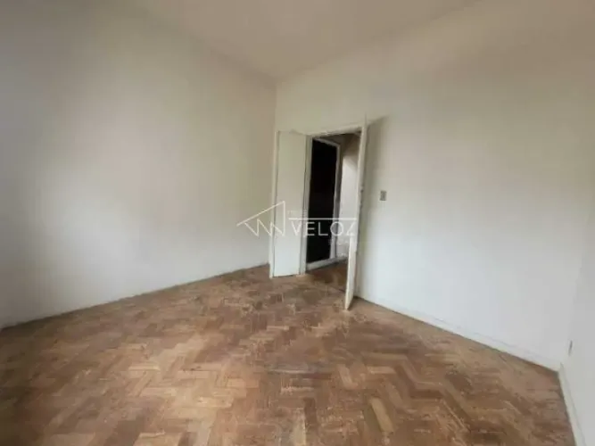Apartamento - / Residencial / Catete