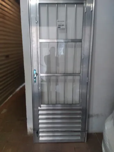 Porta de Alumínio completa, com fechadura nova !!