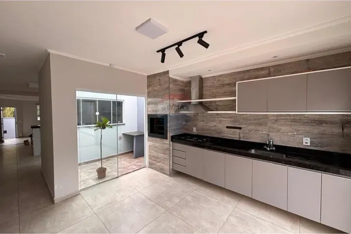 Casa para locação com 3 dormitórios sendo um suíte