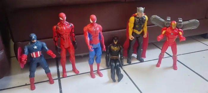 Bonecos dos vingadores