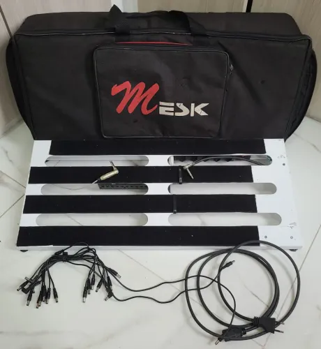 Pedalboard Mesk 70cm x 30cm com fonte Caline + elétrica + bag!