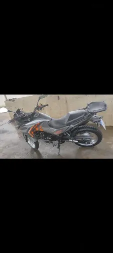 Vendo moto documentada 