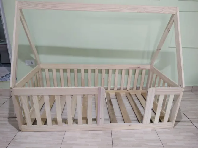 Mini cama infantil montessoriana