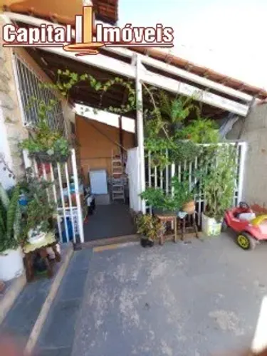 SOBRADO - 2 Domts.(Sendo 1 Suíte), 1 WC. Social, Sala de Estar, Sala de Jantar, Cozinha, L