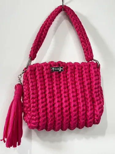Bolsa de Crochê Rosa Pequena de Mão Fio de Malha Artesanal Bolsinha