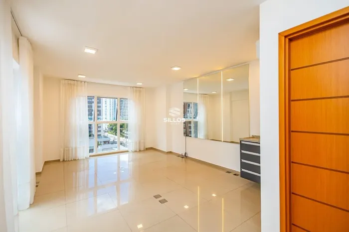 Sala comercial com 47,06 m² para alugar no Batel em Curitiba