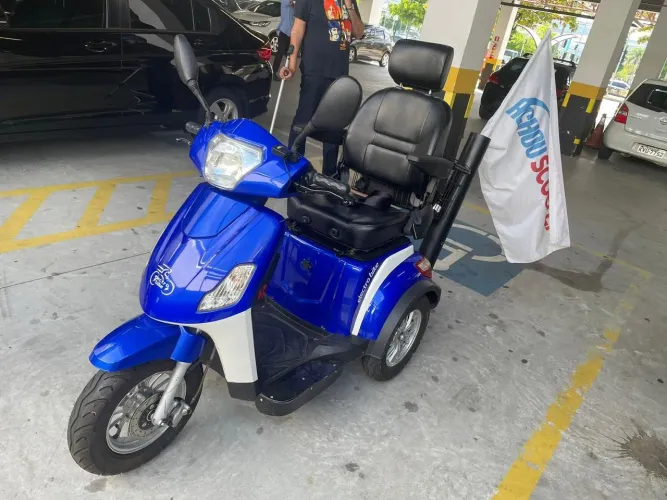 TRICICLO SEMI NOVO 2022