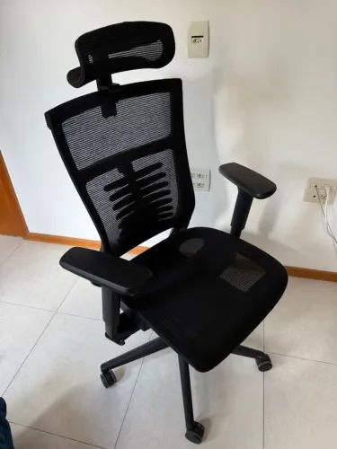 Cadeira Executiva Ergonômica Elements Gaming Vertta Pro Preta Giratória