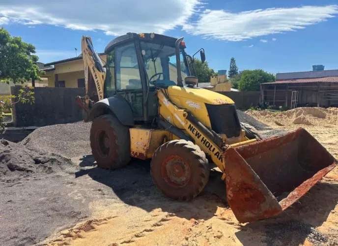 Retro escavadeira new holland b95b