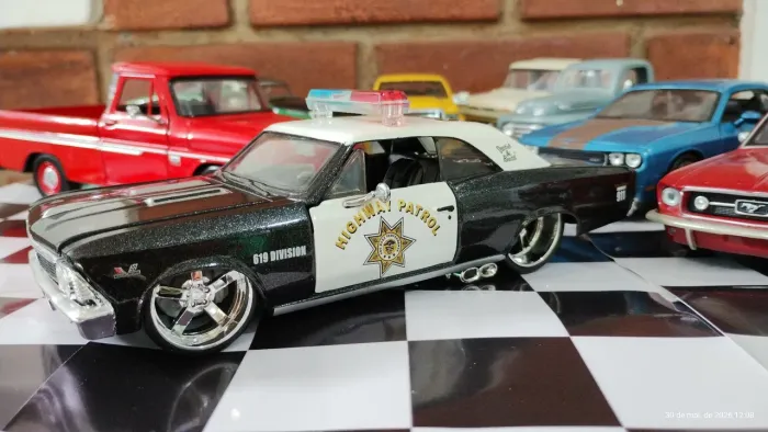 Miniatura Rara 1/24 Chevrolet Chevelle SS 396 1966 de polícia 