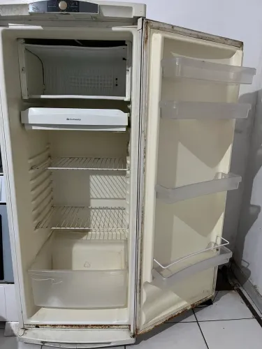 Geladeira e fogão (juntos)