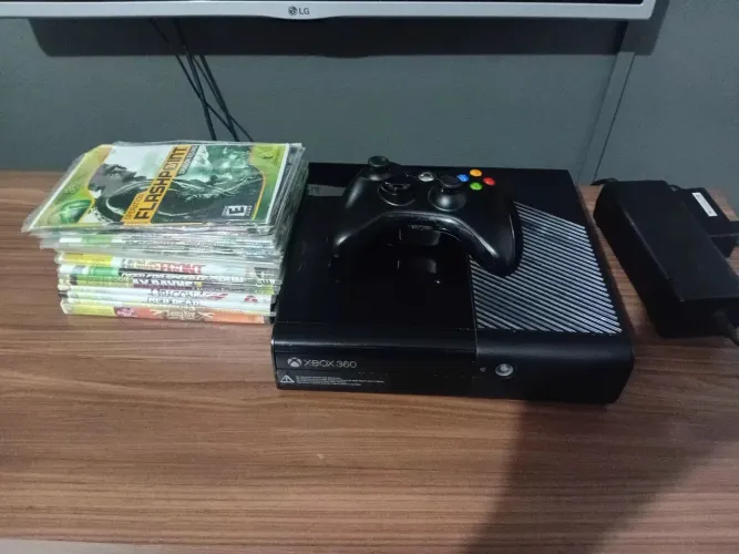 Xbox 360 completo todo original desbloqueado acompanha 30 jogos paralelo 