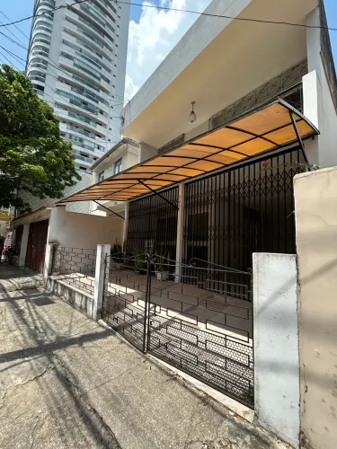 Casa com ótima localização no Umarizal