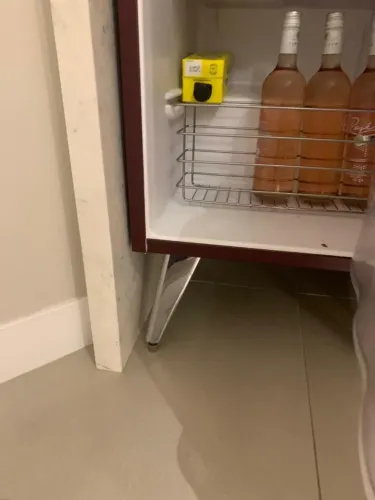 Frigobar retrô Brastemp vinho/vermelho