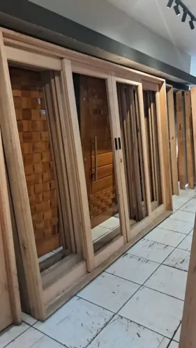 Porta balcão York 300x215 madeira eucalipto rosa correr 4folhas. 
