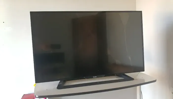 Tv De 43 Philips Tela Led Full HD (leia a Descrição)