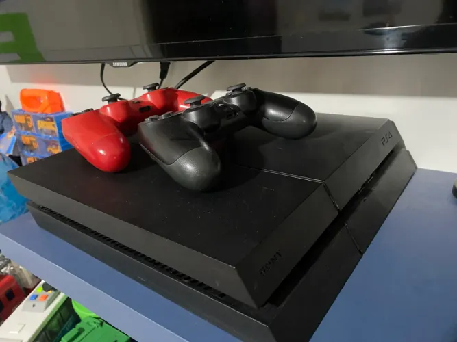 PS4 SLIM 1TB seminovo.