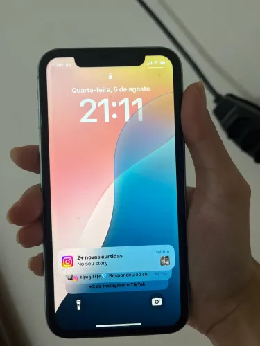 vendo iphone 11 , 64g , bateria 72% celular sem defeito algum todo original R$850,00