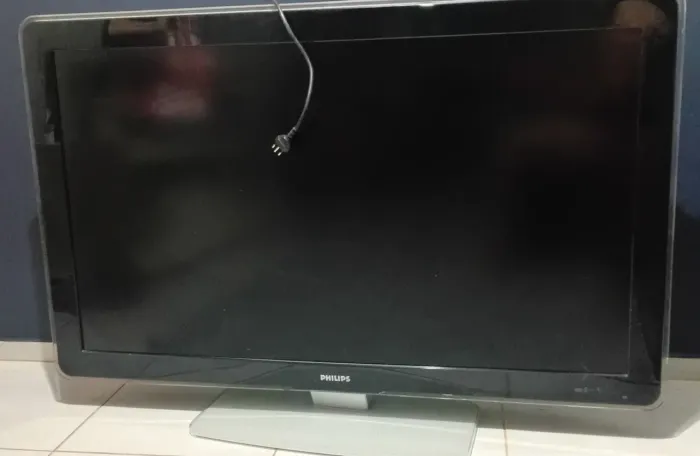 TV Philips 52" LCD Full HD - Tela Gigante (Leia a Descrição - Detalhe no Áudio)