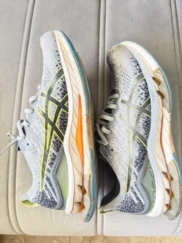 Asics kinsei Blast 42 usado