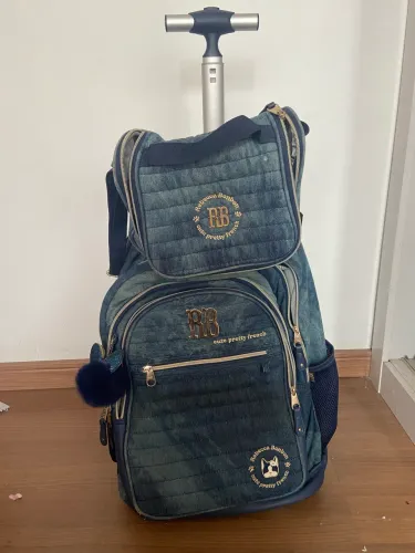 Vendo mochila de carrinho com lancheira e estojo Rebecca Bonbon ( usada em ótimo estado)