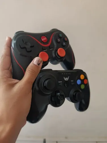 Gamepad Bluetooth para Android, PC e etc, ambos em perfeitas condições R$50,00 reais cada!
