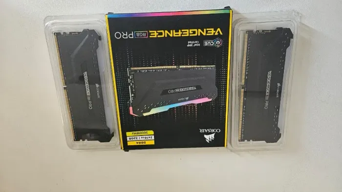 Memoria Ram Corsair Vegeance Pro Rgb 2x8Gb 3600Mhz Rgb (Seminova 3 meses de garantia)