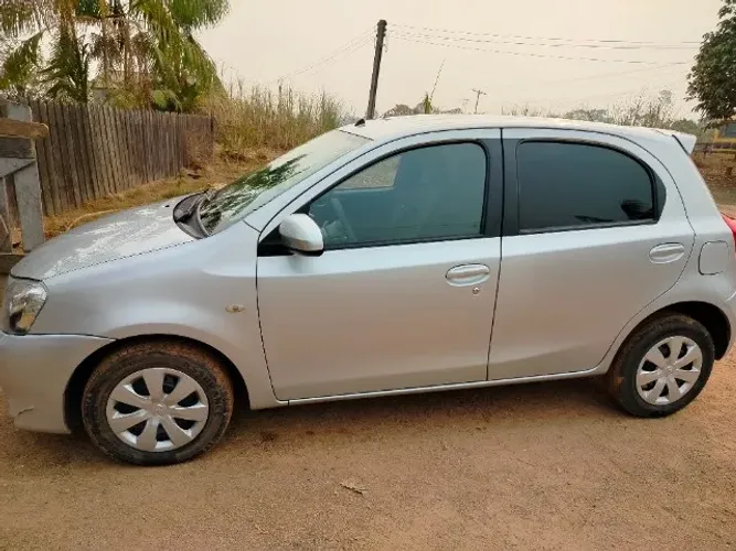Toyota Etios XS 1.5 Flex 16V 5P Mec. 2014