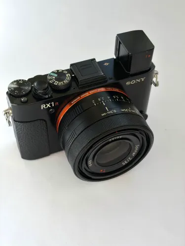 Câmera Sony Cybershot RX1RII - FullFrame 42mp