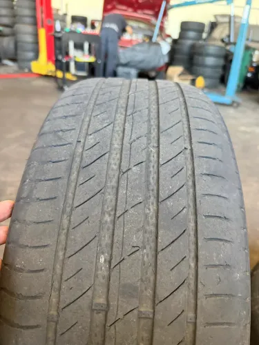 Pneu 215/55r17 delinte DS2 meia vida