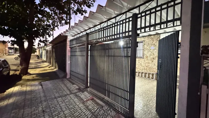 Casa para Locação - Próxima ao Centro com 2 Dormitórios e Edícula - Vila Minguini Tatuí SP