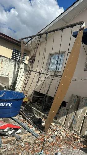 Estrutura metálica de toldo