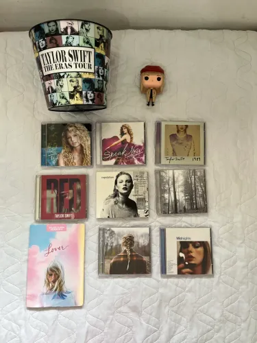 Coleção Taylor Swift 10 CDS originais  + itens
