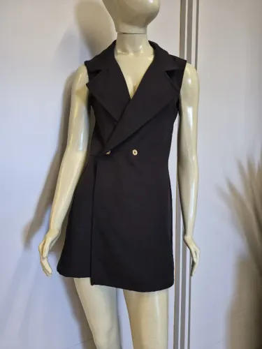 Macaquinho/vestido preto