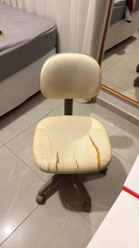 Cadeira de escritório giratória à venda! 