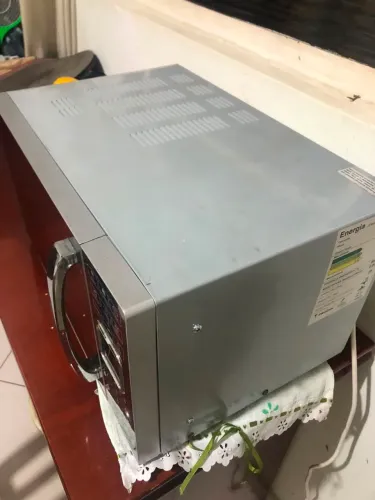 Vendo microondas com defeitos por único valor $220