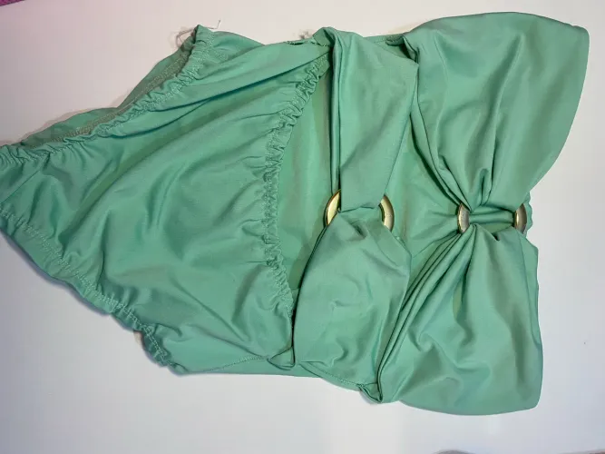 Body verde com detalhes