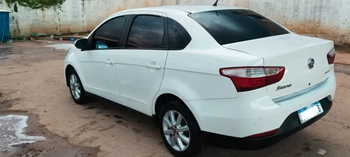 Fiat Grand Siena Attrac. 1.4 EVO F.flex 8V 2013