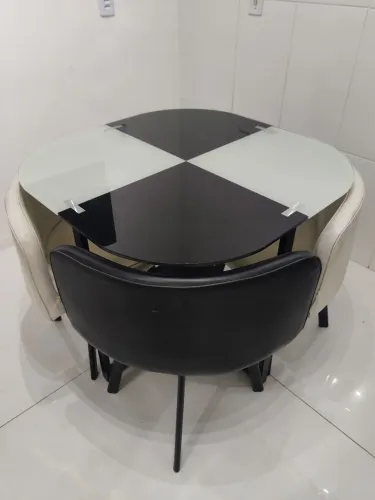 Mesa de Vidro Temperado Quadrada + 4 cadeiras 