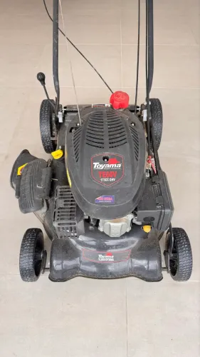 Máquina de cortar grama