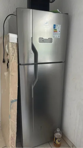 GELADEIRA COM DEFEITO